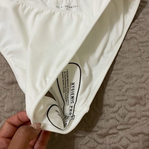 One piece bathing suit 🐚 - Picture 4 of 6